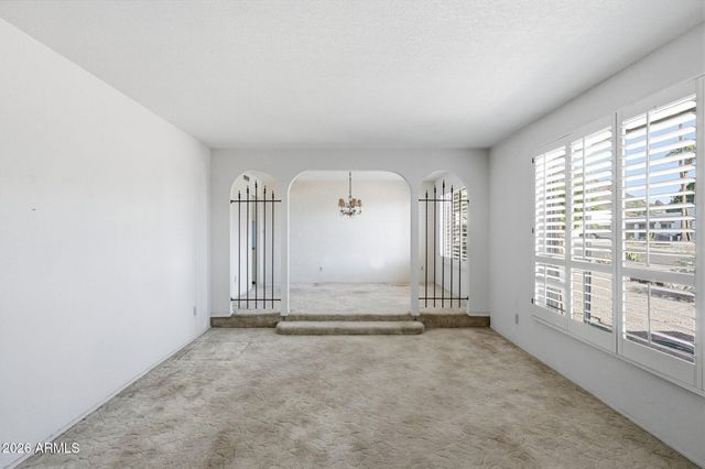 2040 E STATE Avenue, Phoenix, AZ 85020