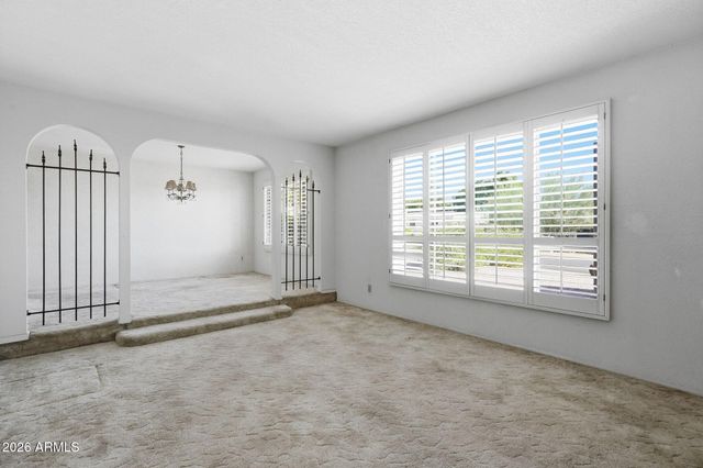 2040 E STATE Avenue, Phoenix, AZ 85020