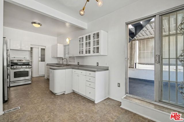 8360 W 1st Street, Los Angeles, CA 90048