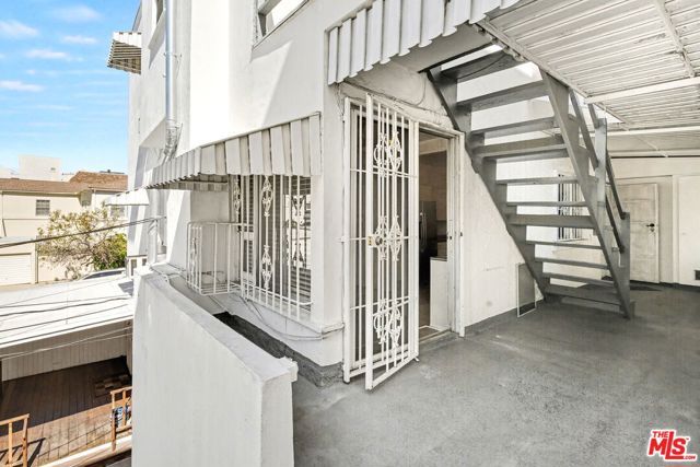 8360 W 1st Street, Los Angeles, CA 90048