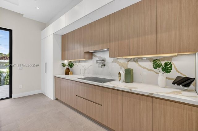 2709 NE 25th Ct, Fort Lauderdale, FL 33305