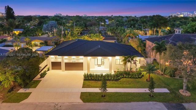 2709 NE 25th Ct, Fort Lauderdale, FL 33305