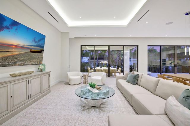 2709 NE 25th Ct, Fort Lauderdale, FL 33305