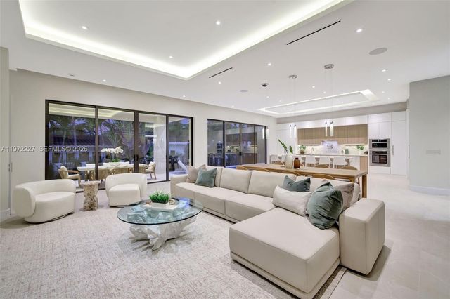 2709 NE 25th Ct, Fort Lauderdale, FL 33305