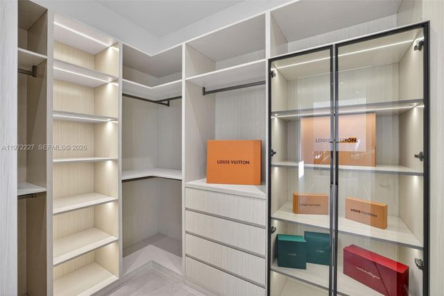 2709 NE 25th Ct, Fort Lauderdale, FL 33305