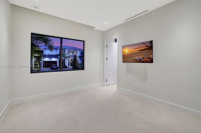 2709 NE 25th Ct, Fort Lauderdale, FL 33305