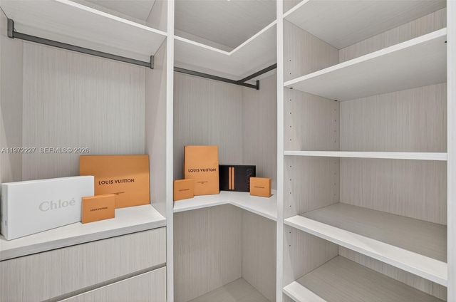 2709 NE 25th Ct, Fort Lauderdale, FL 33305