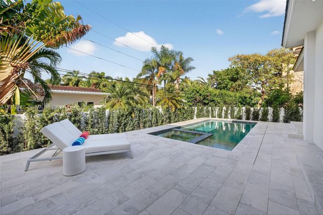 2709 NE 25th Ct, Fort Lauderdale, FL 33305