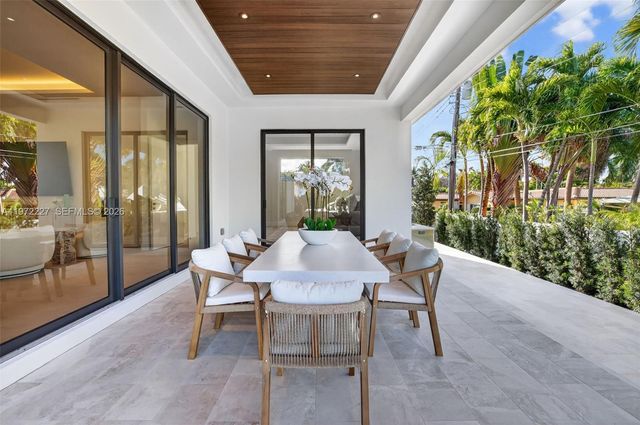 2709 NE 25th Ct, Fort Lauderdale, FL 33305