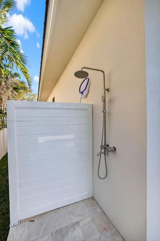 2709 NE 25th Ct, Fort Lauderdale, FL 33305