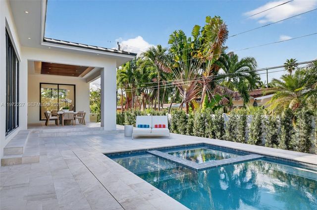 2709 NE 25th Ct, Fort Lauderdale, FL 33305