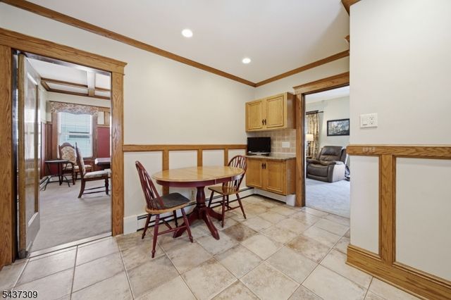 374 Diamond Bridge Ave, Hawthorne Boro, NJ 07506