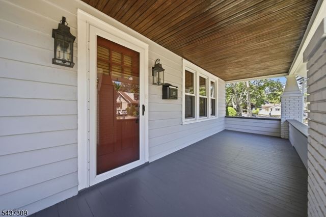 374 Diamond Bridge Ave, Hawthorne Boro, NJ 07506