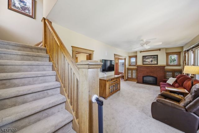 374 Diamond Bridge Ave, Hawthorne Boro, NJ 07506