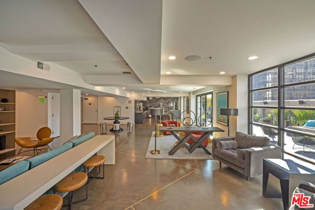 727 W 7th Street 305, Los Angeles, CA 90017