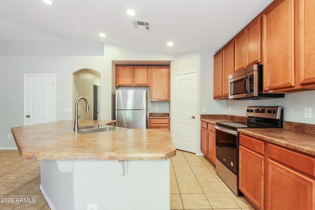2537 W DARREL Road, Phoenix, AZ 85041