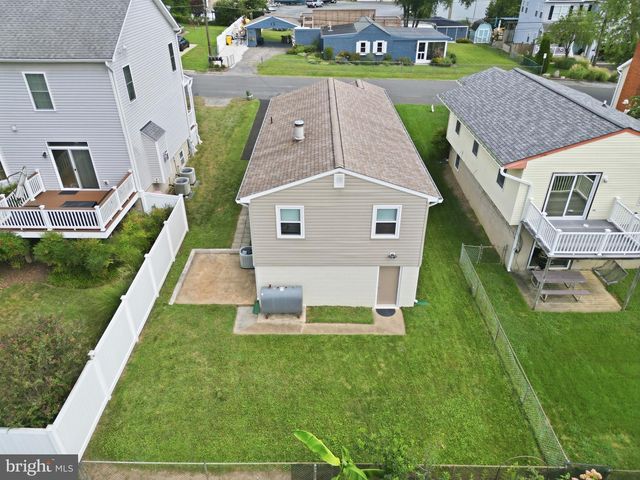 821 SHORE DR, Edgewater, MD 21037