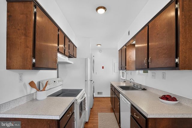 821 SHORE DR, Edgewater, MD 21037