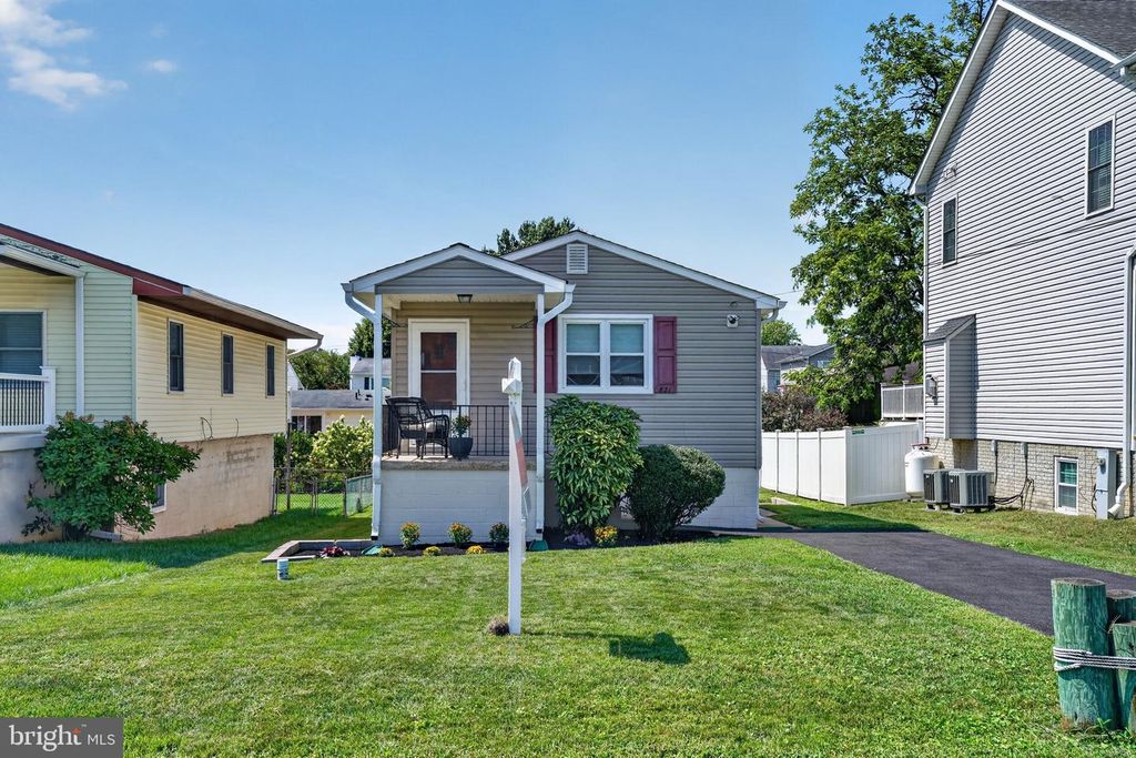 821 SHORE DR, Edgewater, MD 21037