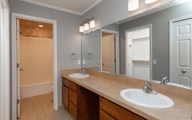 6600 TRILLIUM VILLAGE Lane 23, Independence Charter Township, MI 48346