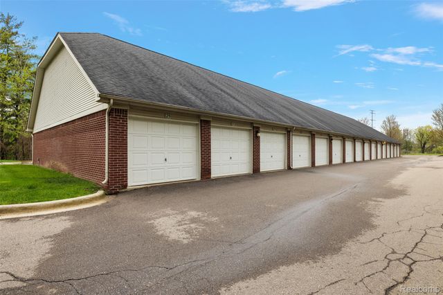 6600 TRILLIUM VILLAGE Lane 23, Independence Charter Township, MI 48346