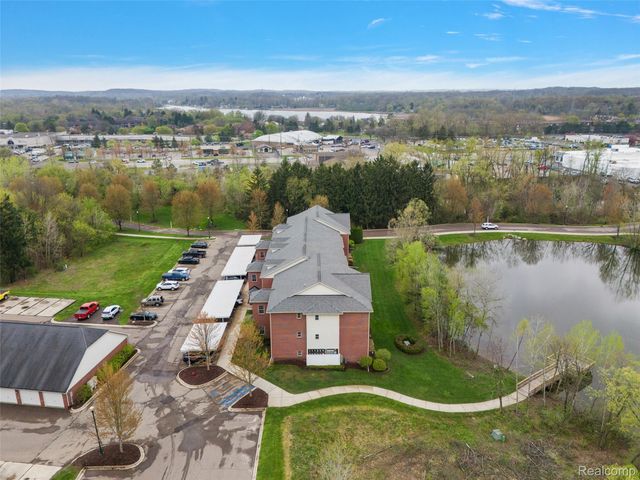 6600 TRILLIUM VILLAGE Lane 23, Independence Charter Township, MI 48346