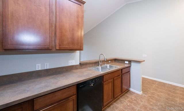 6600 TRILLIUM VILLAGE Lane 23, Independence Charter Township, MI 48346