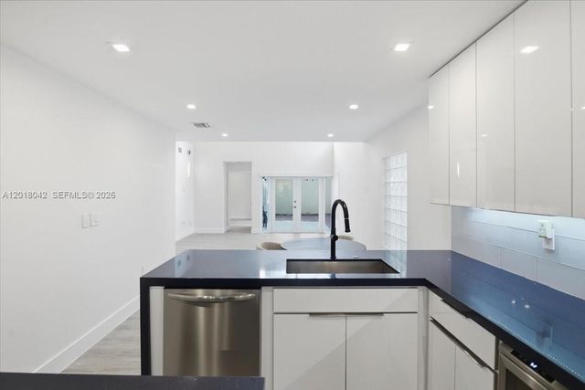 1135 Oysterwood St, Hollywood, FL 33019