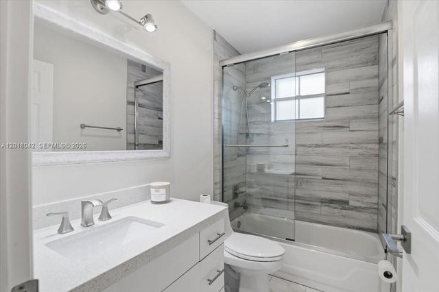 1135 Oysterwood St, Hollywood, FL 33019