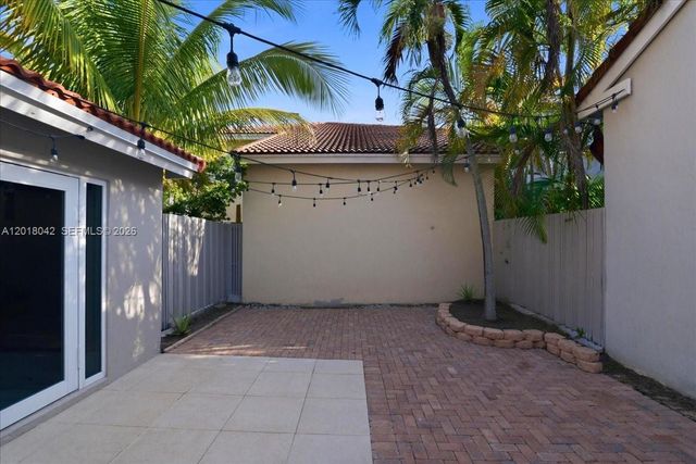 1135 Oysterwood St, Hollywood, FL 33019