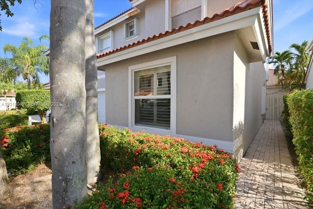 1135 Oysterwood St, Hollywood, FL 33019