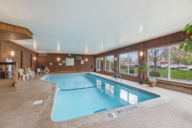175 County Road B2 E 203, Little Canada, MN 55117