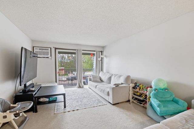 175 County Road B2 E 203, Little Canada, MN 55117