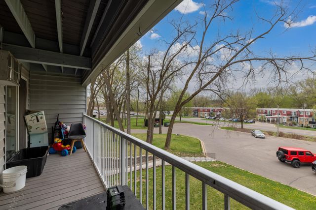 175 County Road B2 E 203, Little Canada, MN 55117