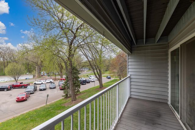 175 County Road B2 E 203, Little Canada, MN 55117