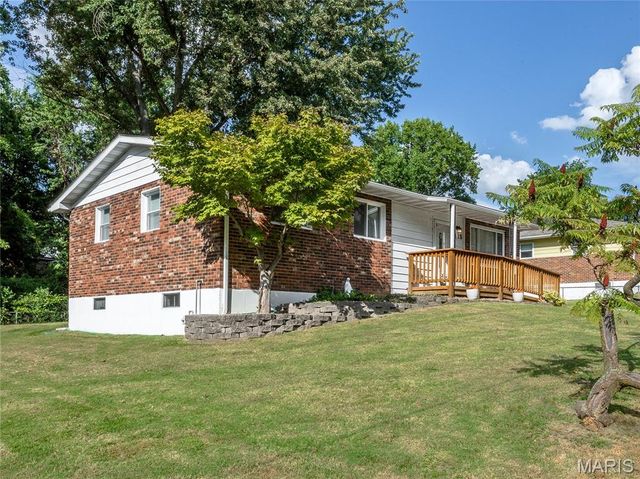 113 Ridgemoor Drive, Glen Carbon, IL 62034
