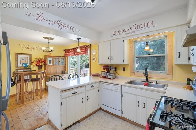 6776 Farley Road, Pinckney, MI 48169