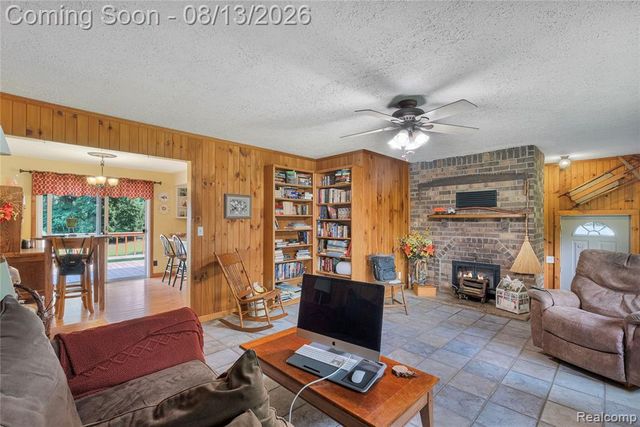 6776 Farley Road, Pinckney, MI 48169