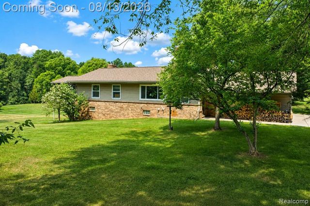 6776 Farley Road, Pinckney, MI 48169