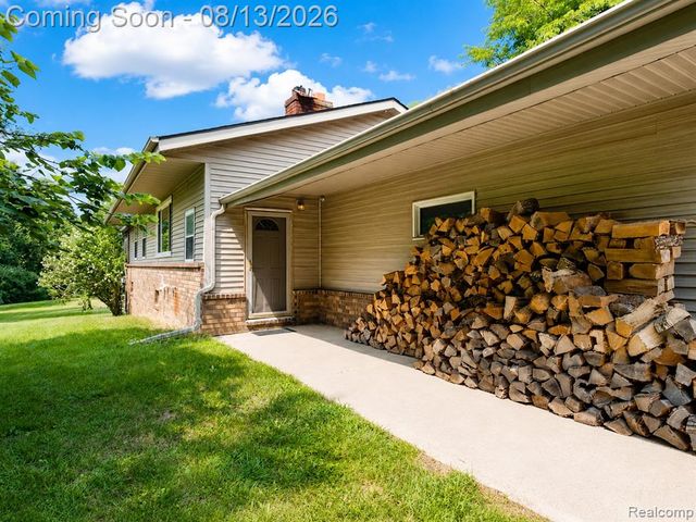 6776 Farley Road, Pinckney, MI 48169