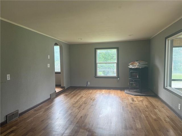 1325 NE Marvin Court, Kansas City, MO 64118