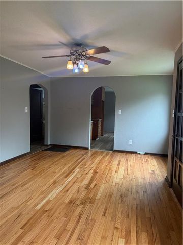 1325 NE Marvin Court, Kansas City, MO 64118