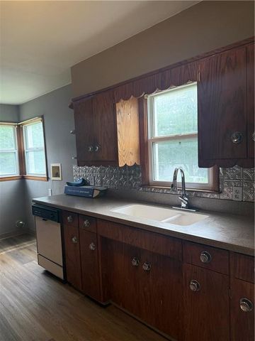 1325 NE Marvin Court, Kansas City, MO 64118