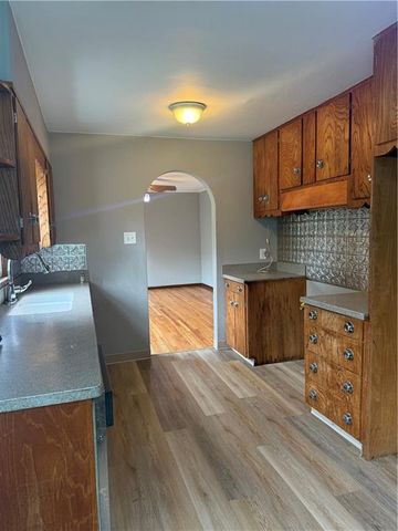 1325 NE Marvin Court, Kansas City, MO 64118