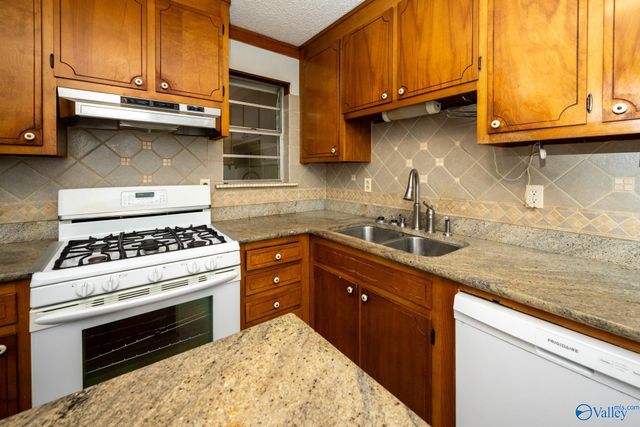 2630 Thornhill Road, Huntsville, AL 35810