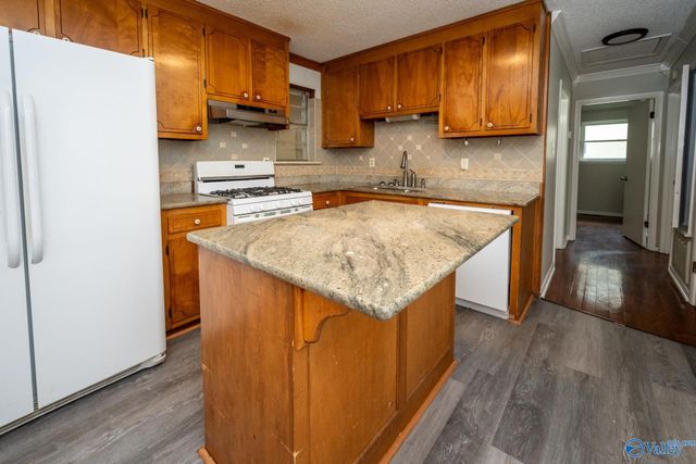 2630 Thornhill Road, Huntsville, AL 35810
