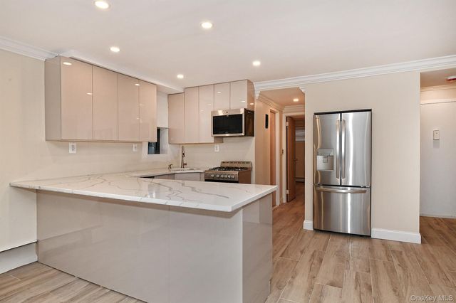 80 Lincoln Avenue A6, Rockville Centre, NY 11750