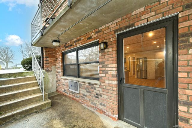 80 Lincoln Avenue A6, Rockville Centre, NY 11750