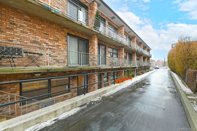 80 Lincoln Avenue A6, Rockville Centre, NY 11750