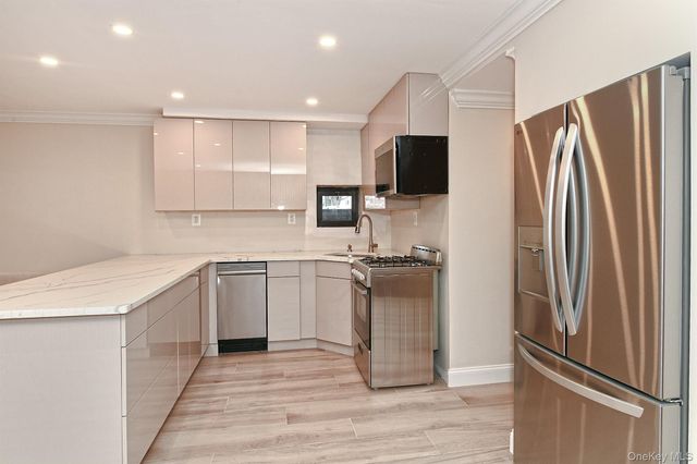 80 Lincoln Avenue A6, Rockville Centre, NY 11750